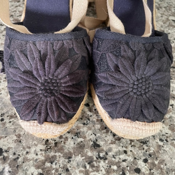 Tory Burch, wedge sandals - Picture 2 of 9